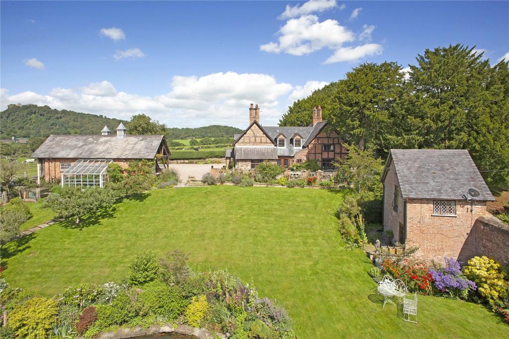 4 bedroom detached house for sale in Horsley Lane, Peckforton, Nr