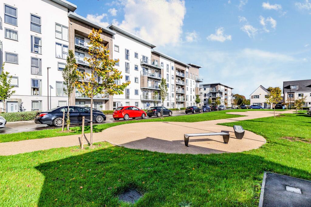 Main image of property: 5 Wallingford Way, Maidenhead