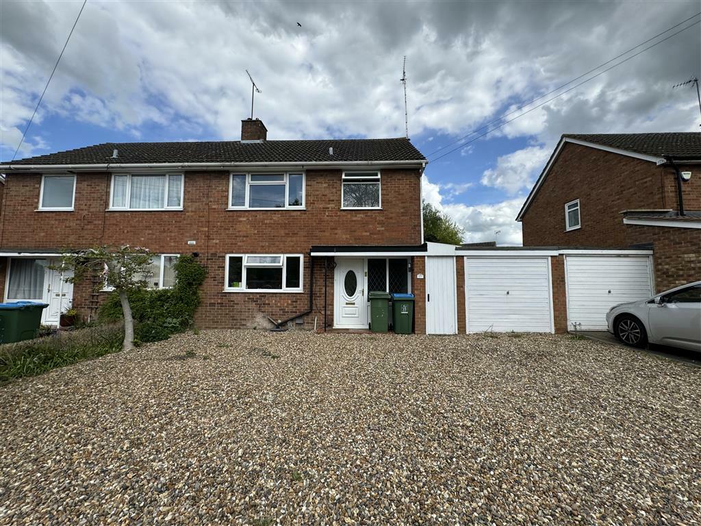3 bedroom house for rent in Ingram Avenue, AYLESBURY, HP21
