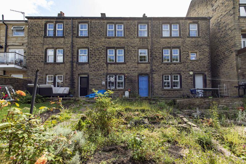 3 bedroom terraced house for sale in 132 Stainland Road, Greetland HX4