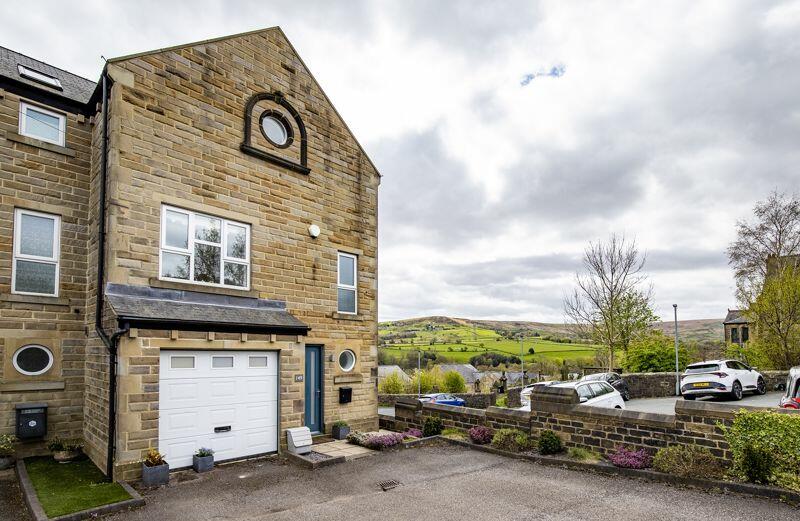 4 bedroom semidetached house for sale in 149 The Old School Yard