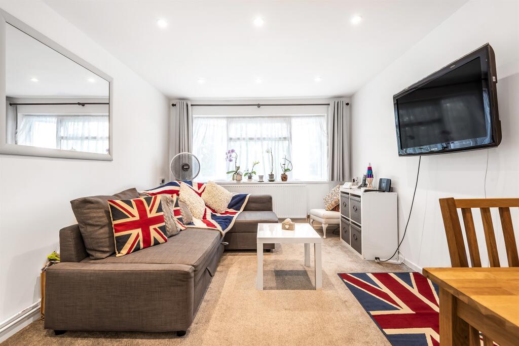 2 bedroom apartment for rent in Grymsdyke Road, Wigginton, TRING, HP23