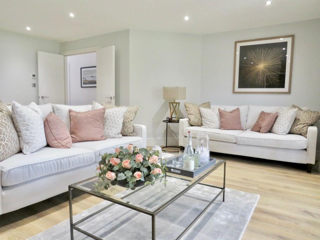 3 bedroom apartment for rent in London Road, Aston Clinton, AYLESBURY, HP22