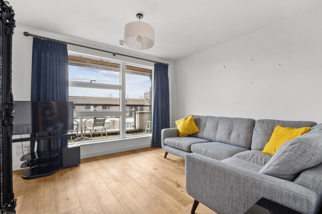 Main image of property: De Beauvoir Crescent, De Beauvoir Town, N1 5SL