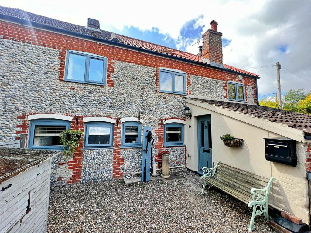 3 bedroom cottage for sale in Ormesby St Margaret, NR29