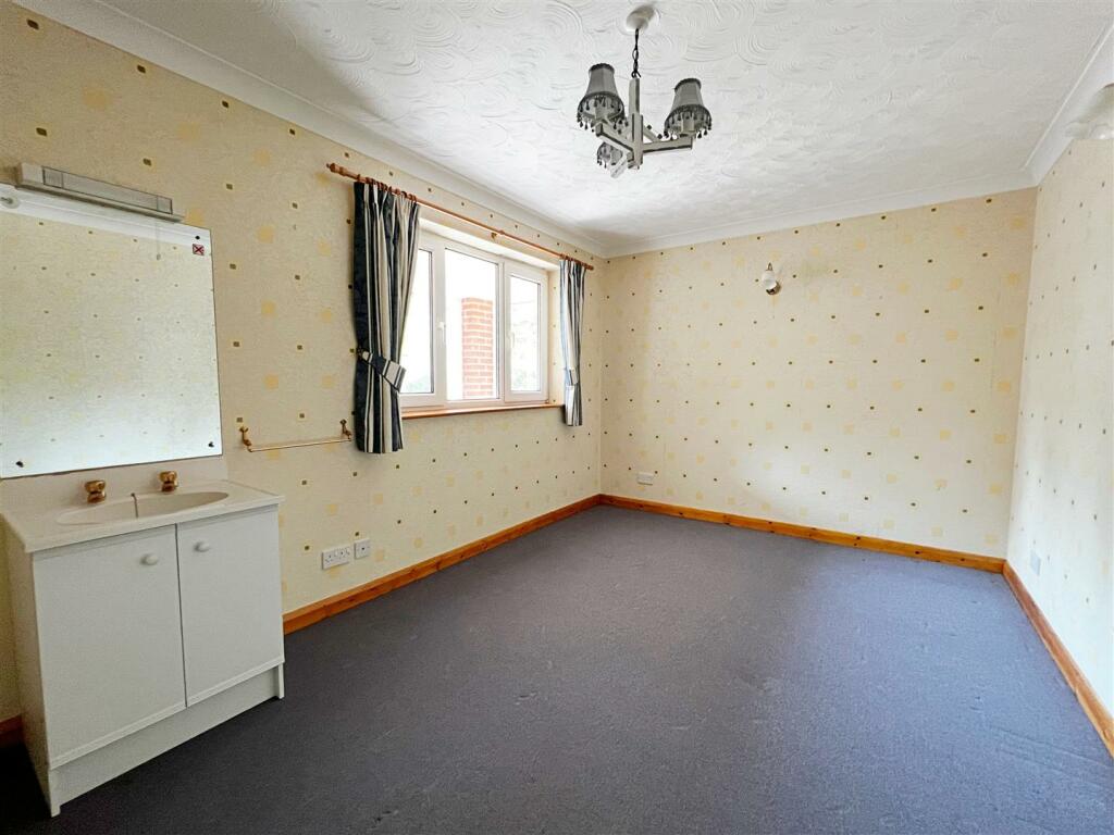 4 bedroom detached bungalow for sale in Trunch, NR11, NR28