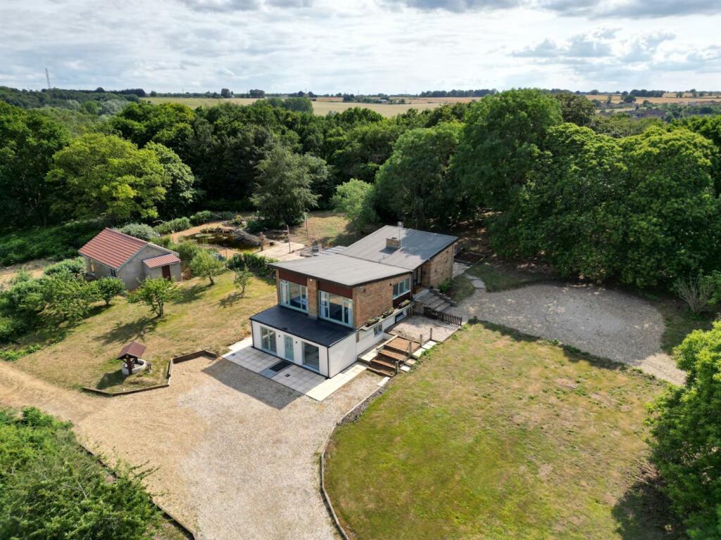 4 bedroom detached house for sale in Bawburgh, Norwich, NR9