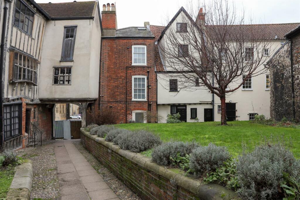 3 bedroom duplex for sale in Opposite the Cathedral, Norwich, NR3