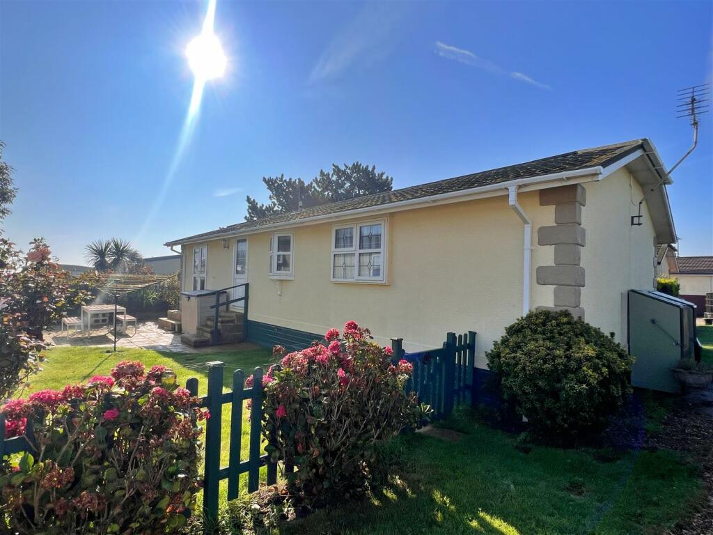 2 bedroom property for sale in Trimingham, NR11