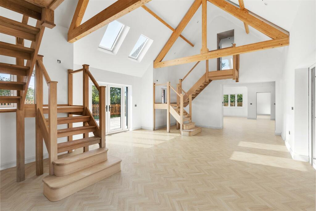 5 bedroom detached house for sale in Poringland, NR14