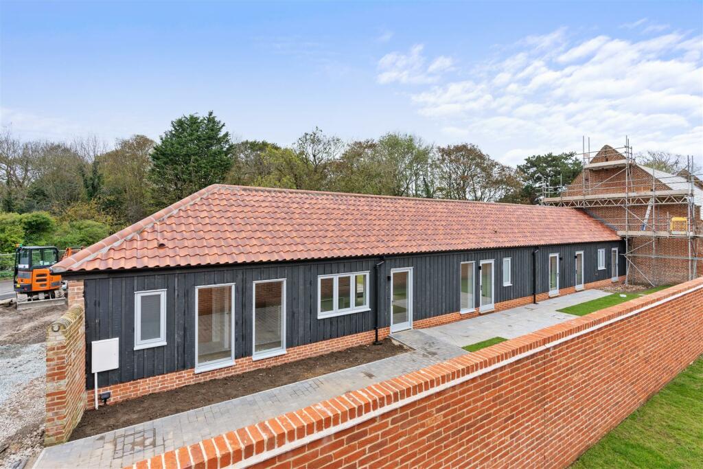 3 bedroom barn conversion for sale in Belton, NR31