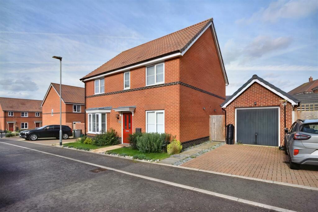 4 bedroom detached house for sale in Sprowston, NR7