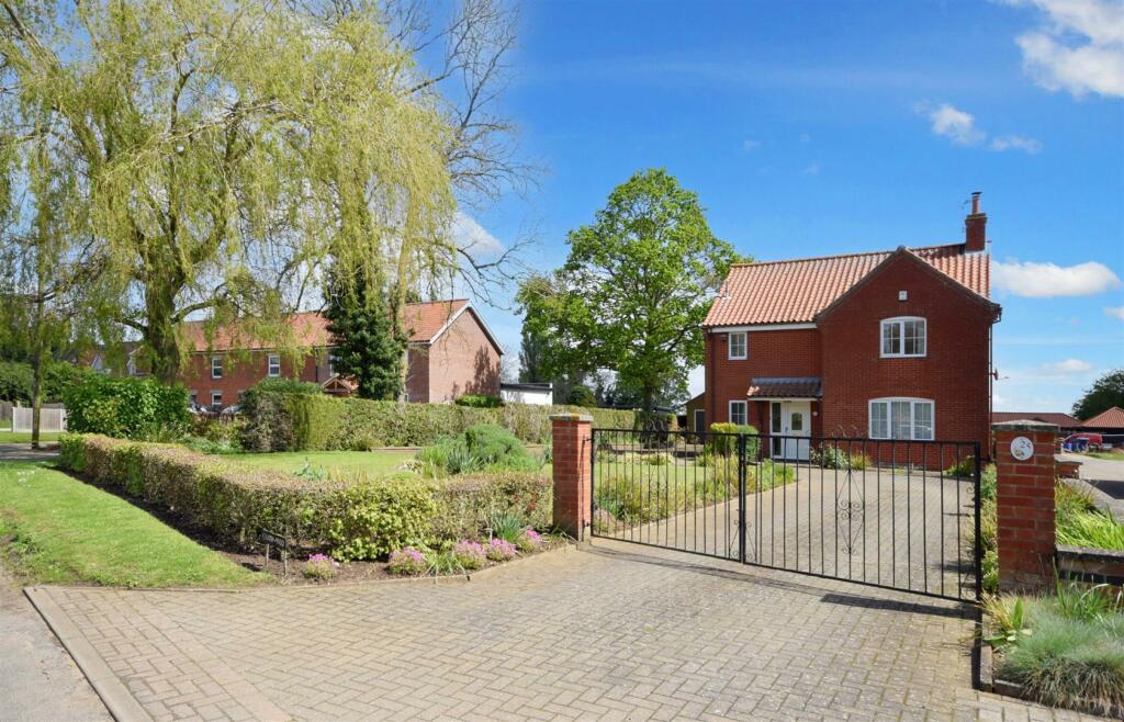 4 bedroom detached house for sale in North Lopham, IP22