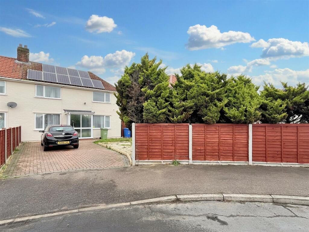 3 bedroom semi-detached house