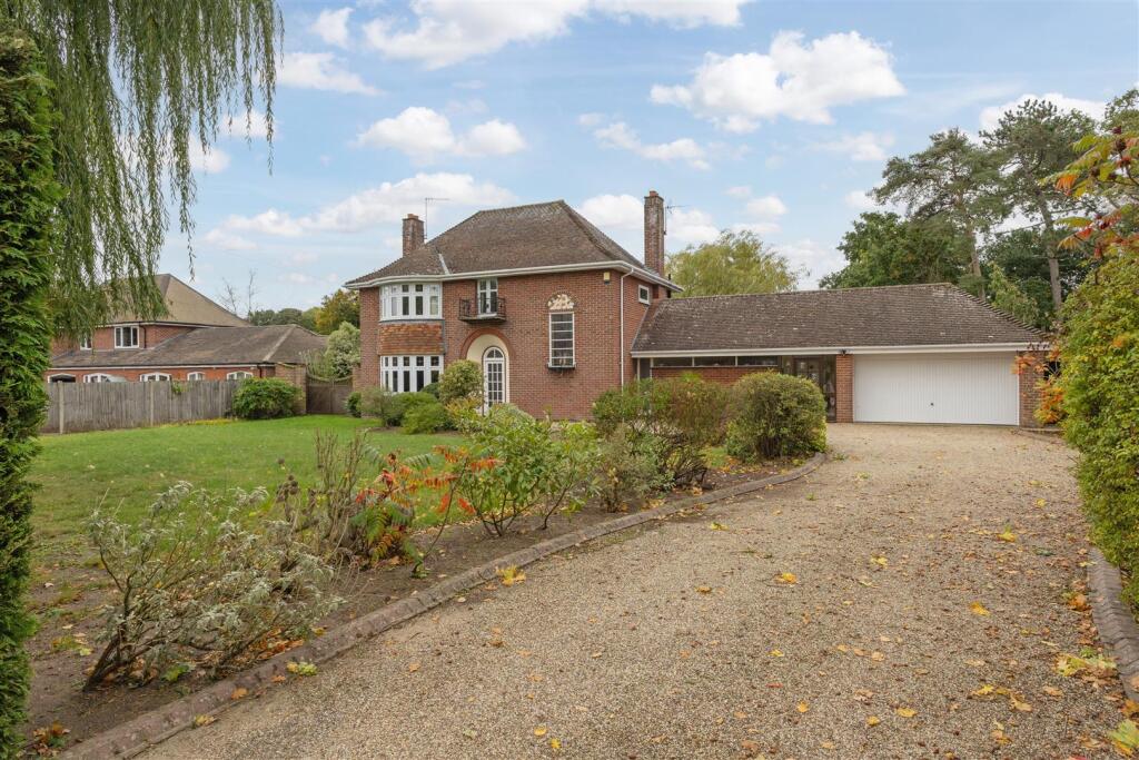 Main image of property: Drayton, Norwich, NR8