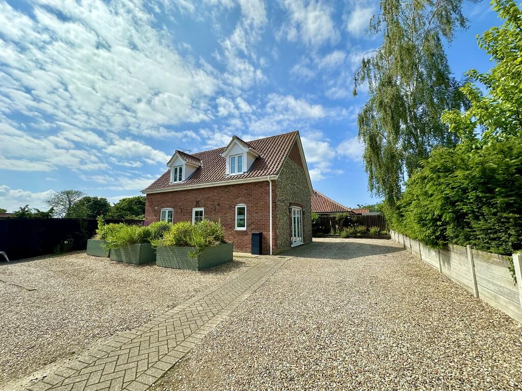 2 bedroom detached house for sale in Jacobs Place, High Street, Holt