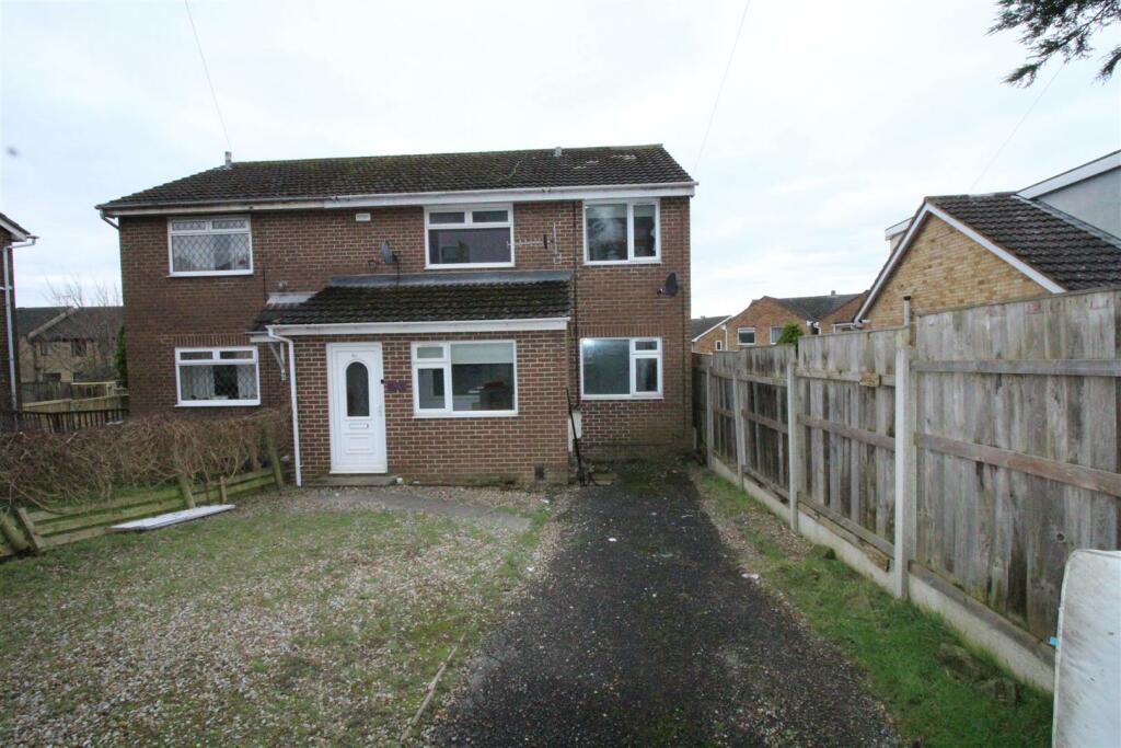 4 bedroom house for sale in Hollinbank Lane, Heckmondwike, WF16