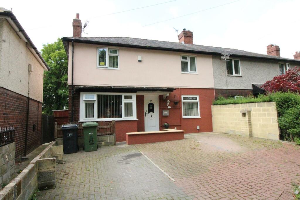 3 bedroom semidetached house for sale in Leeds Road, Liversedge, WF15