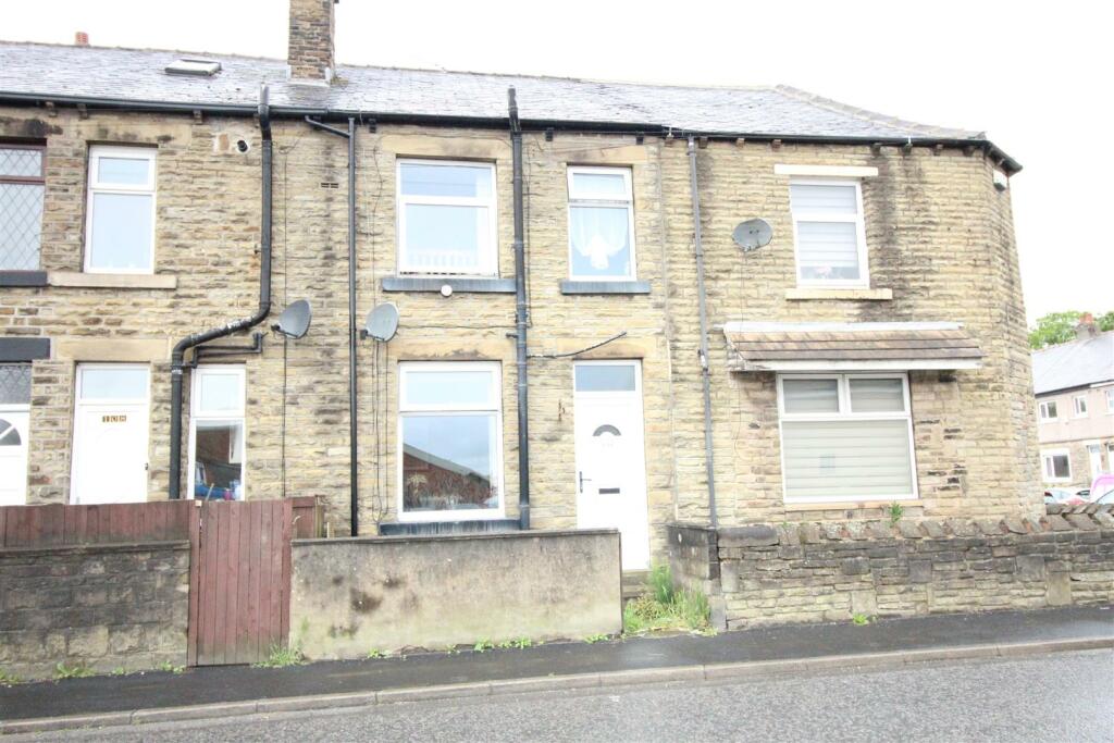 2 bedroom terraced house for sale in Town Gate, Wyke, BD12