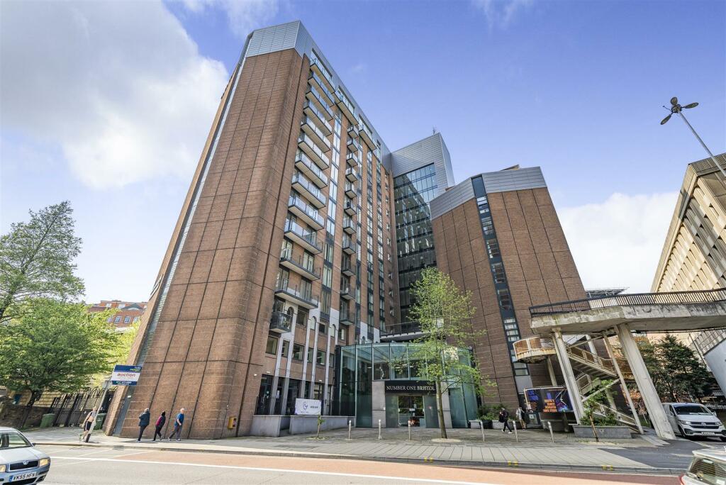 2 bedroom flat for sale in Lewins Mead, City Centre, BS1