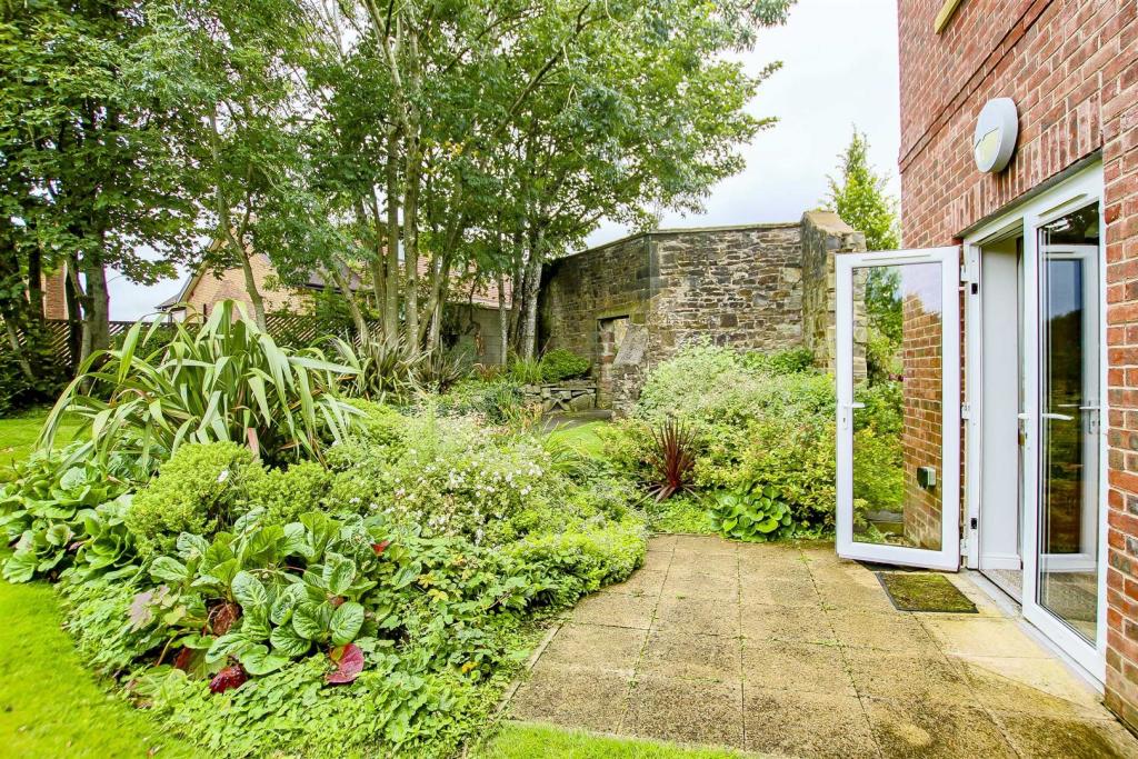 2 bedroom apartment for sale in Woodcock House, Preston New Road