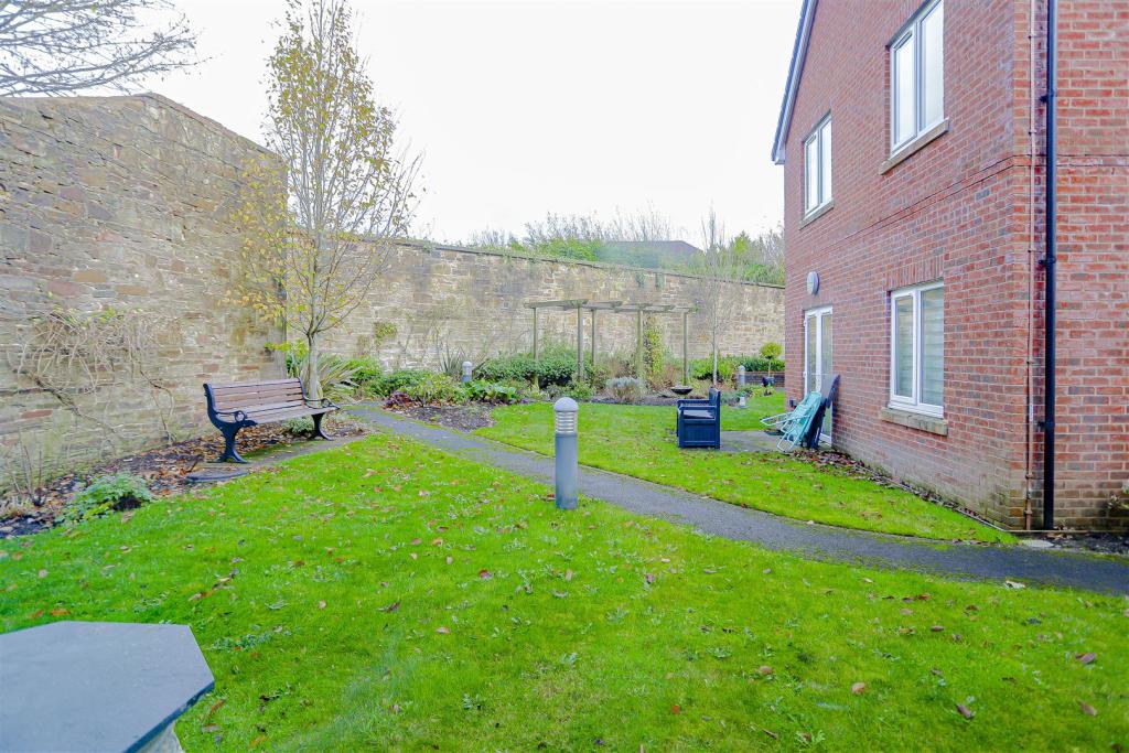 2 bedroom apartment for sale in Woodcock House, Preston New Road