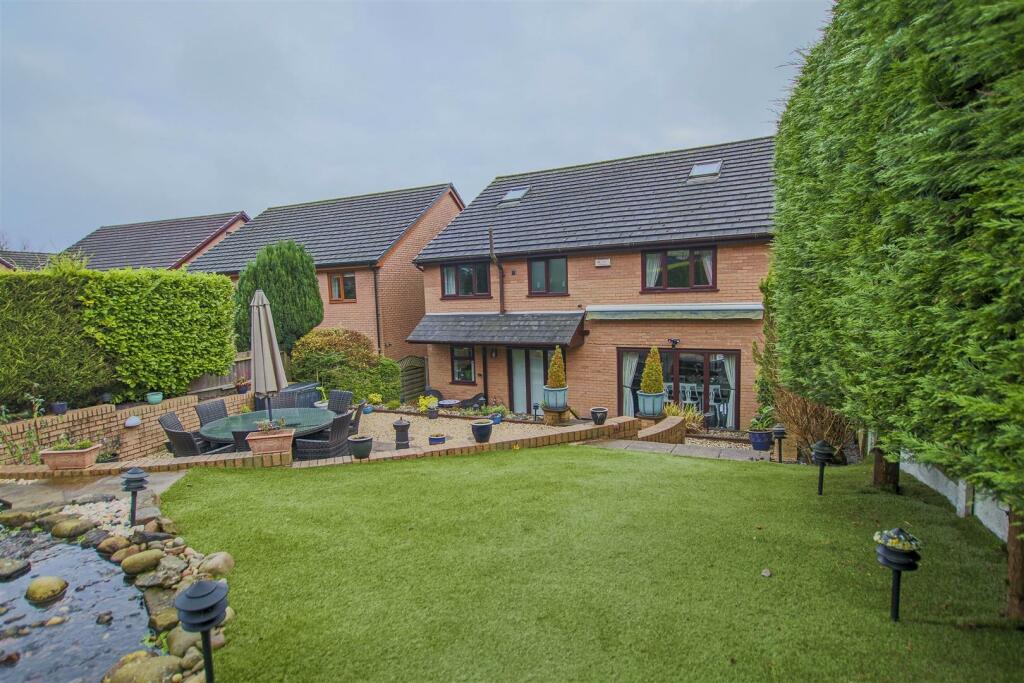 6 bedroom detached house for sale in Edge End Lane, Great Harwood, BB6
