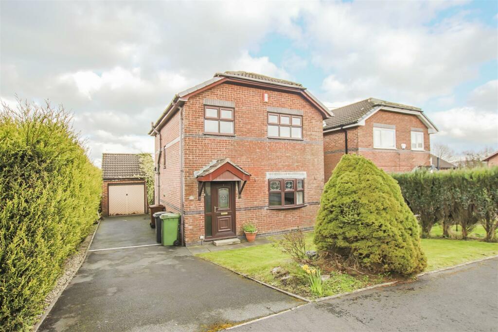 3 bedroom detached house for sale in Maple Crescent, Rishton, Blackburn