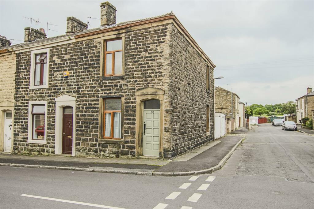 2 bedroom end of terrace house for sale in Chapel Street, Rishton, BB1