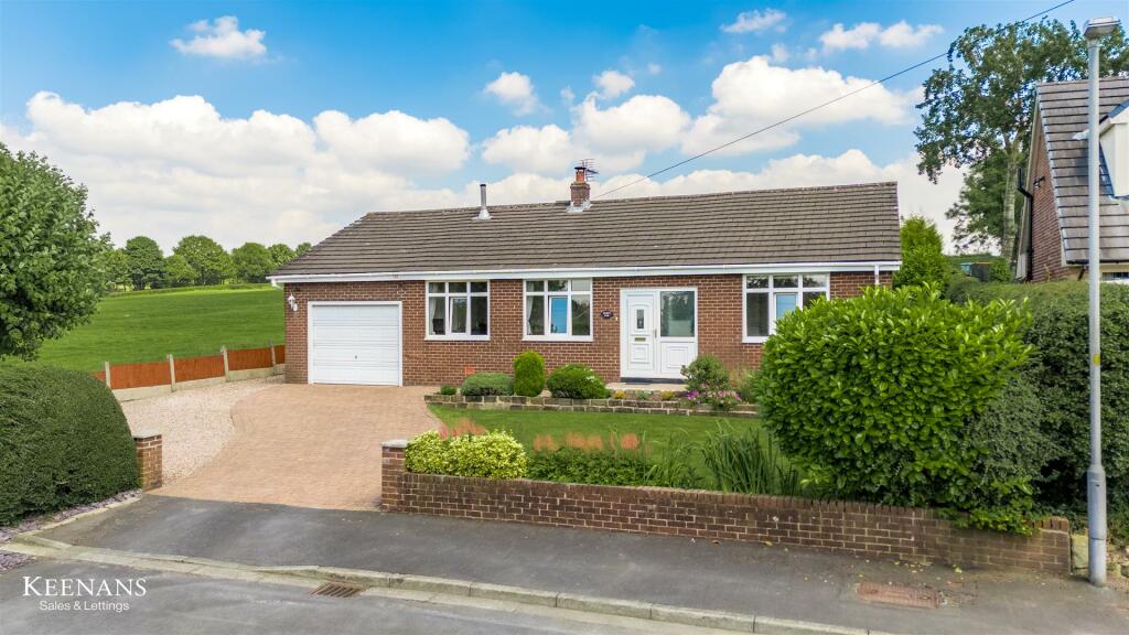 3 bedroom detached bungalow for sale in Lower Hill Drive, Heath