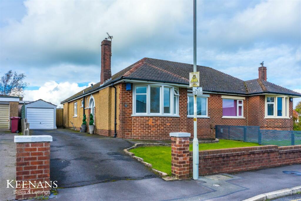 3 bedroom semidetached bungalow for sale in Grasmere Avenue, Blackburn