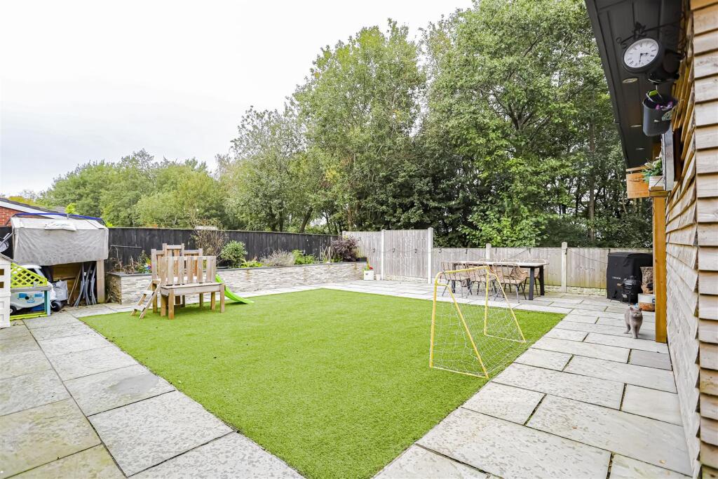 Additional property image - Hawthorn Gardens, Clayton Le Moors