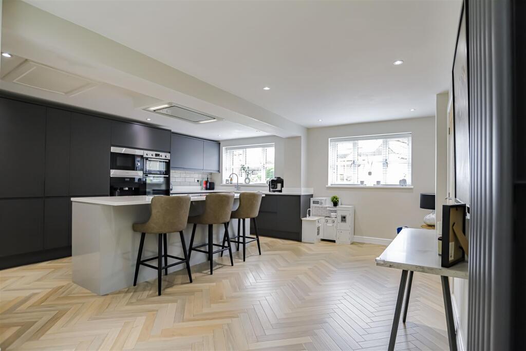Additional property image - Hawthorn Gardens, Clayton Le Moors