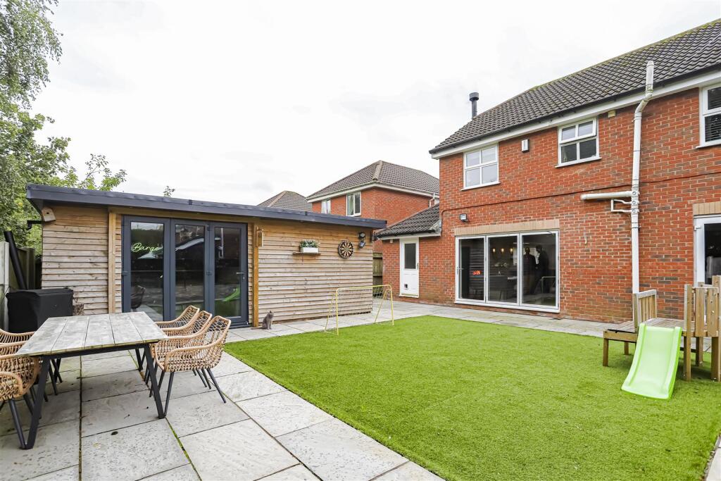 Additional property image - Hawthorn Gardens, Clayton Le Moors