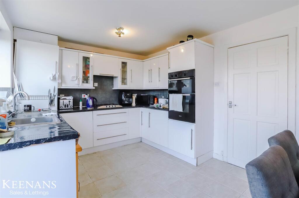 3 bedroom end of terrace house