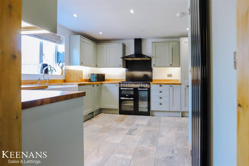 4 bedroom detached house
