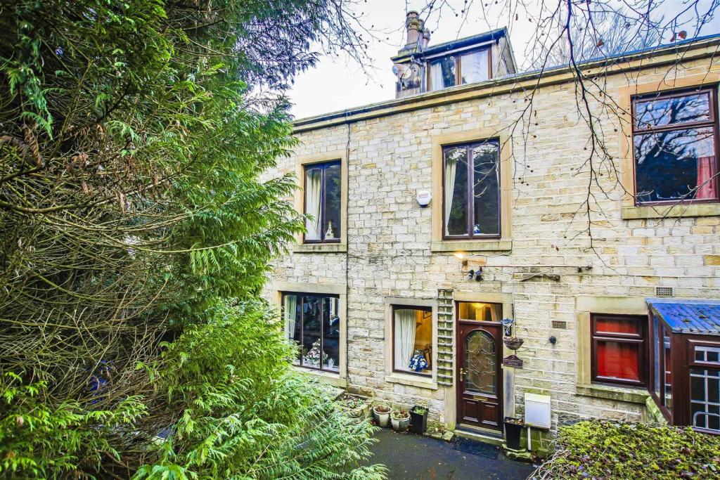 4 bedroom house for sale in Hollins Lane, Accrington, BB5