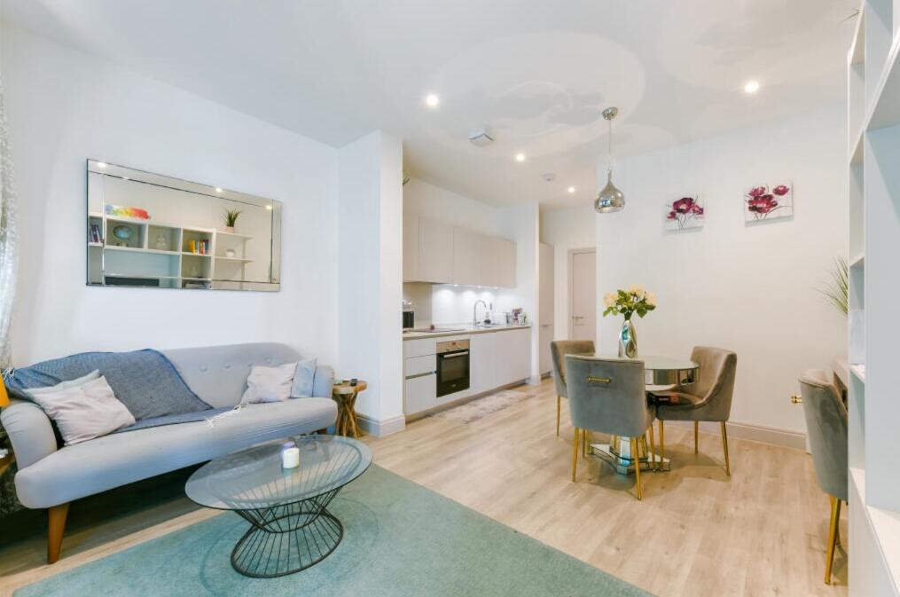 Main image of property: Chiswick High Road, 
Turnham Green, W4