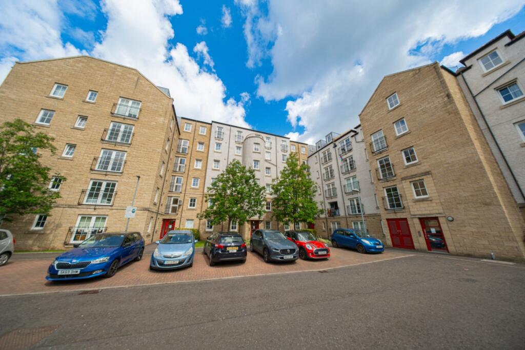 Main image of property: 8/4 Giles Street, Edinburgh, EH6