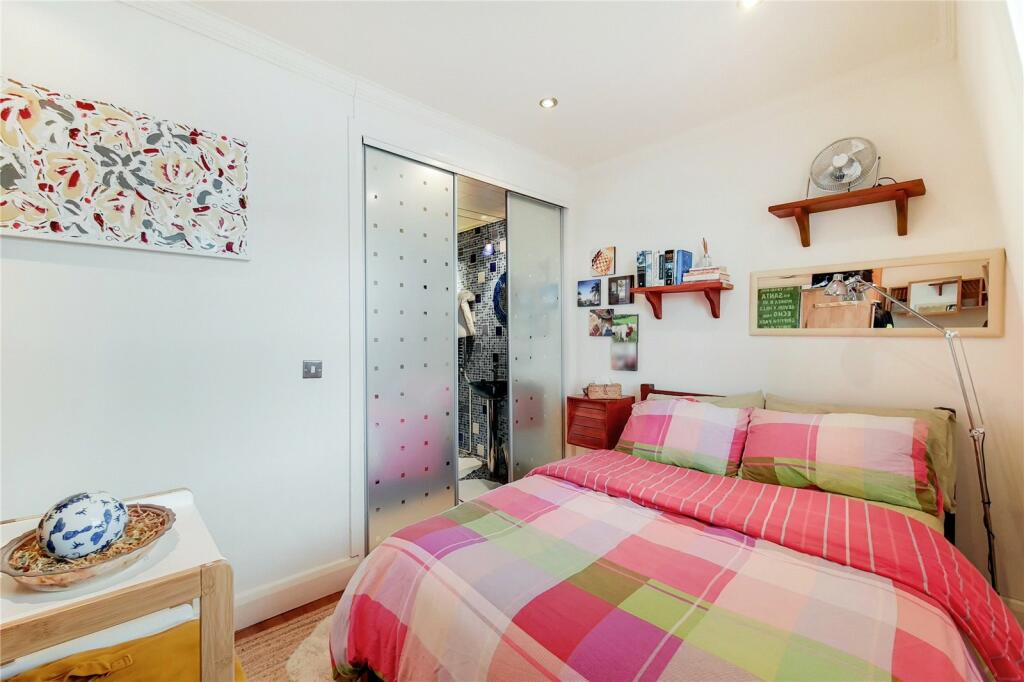 Flat to rent on Eccleston Square, Pimlico, SW1V