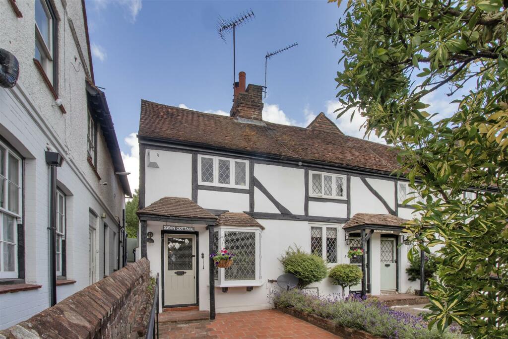 2 bedroom semidetached house for sale in London Road, Westerham, TN16