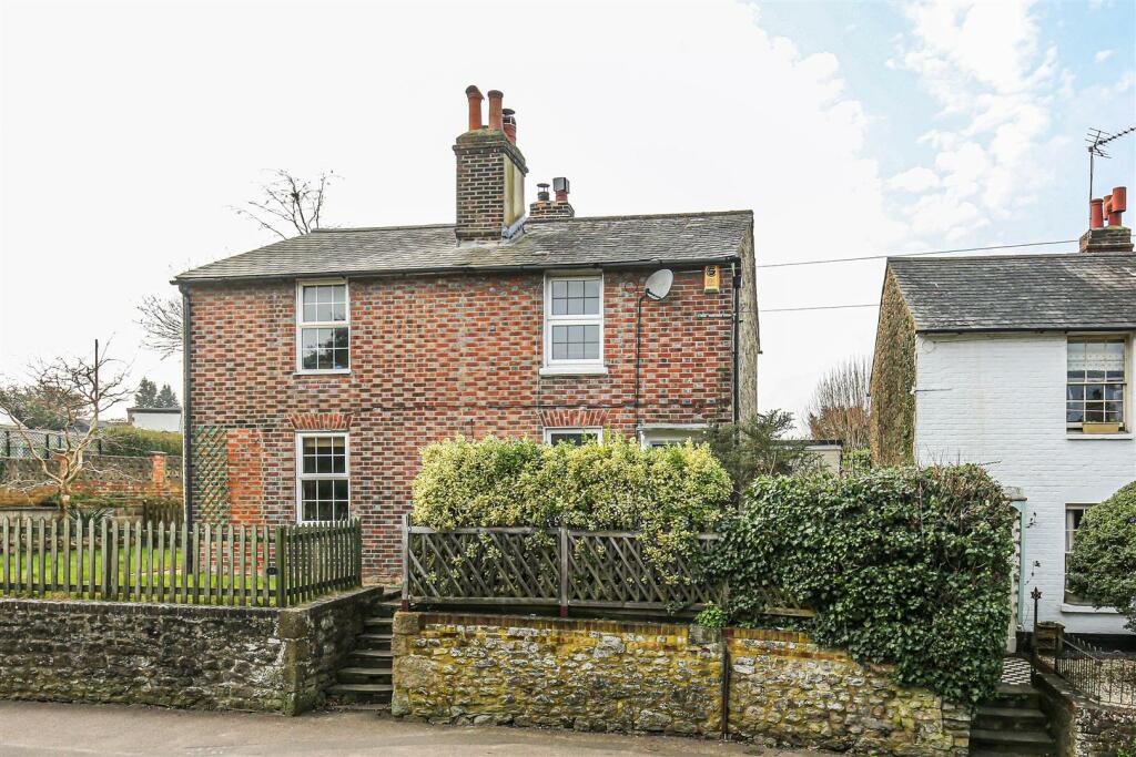 2 bedroom semidetached house for sale in London Road, Westerham, TN16
