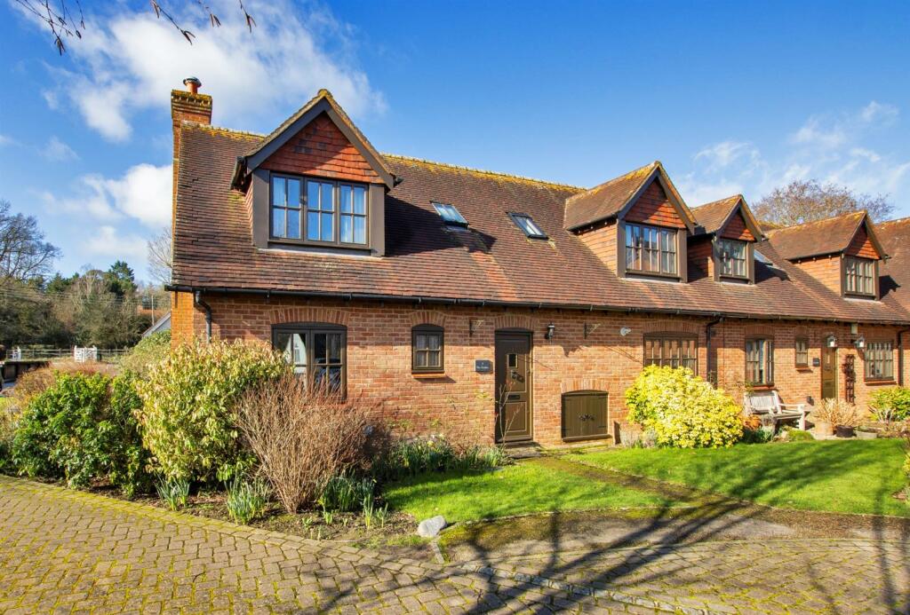 3 bedroom semidetached house for sale in Hildenbrook Farm