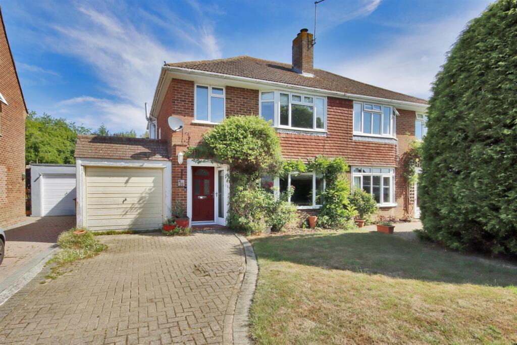 Main image of property: Meadway, Hildenborough