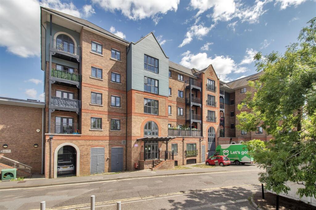 Main image of property: Cannons Wharf, Tonbridge