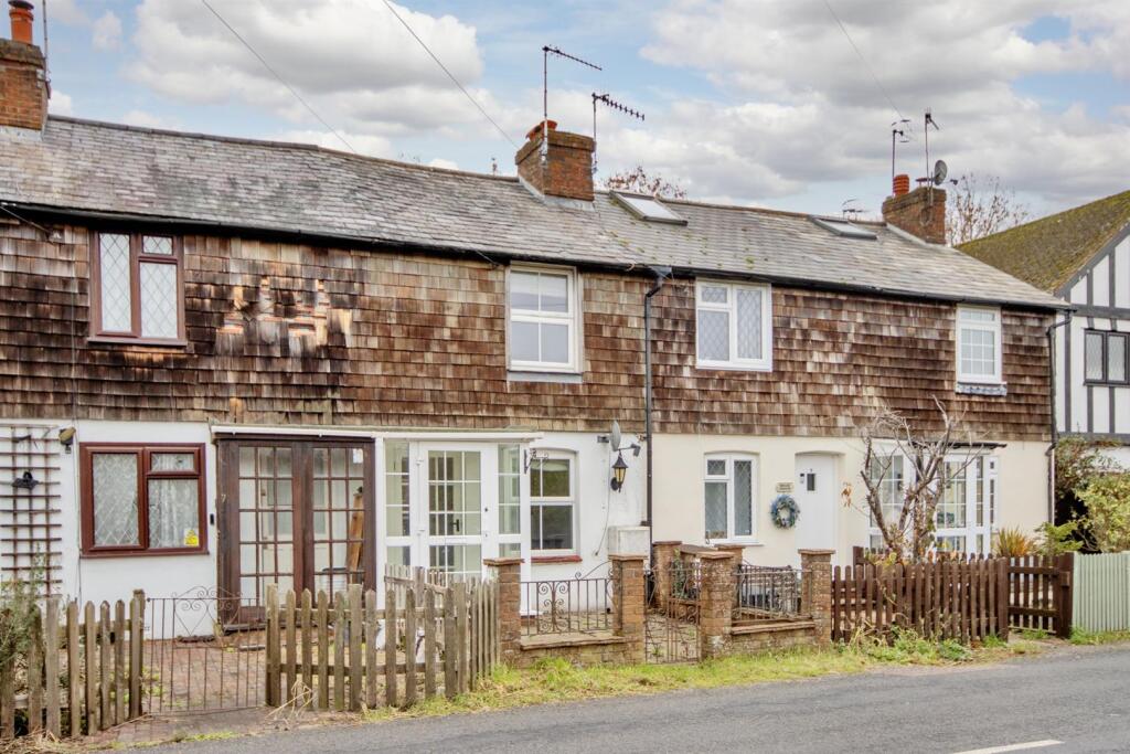 Main image of property: The Compasses, Leigh