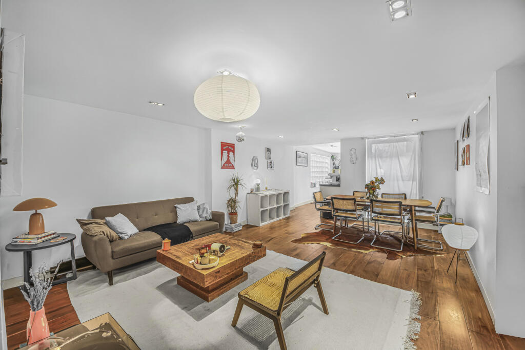 Main image of property: Hoxton Square, Islington, London, N1