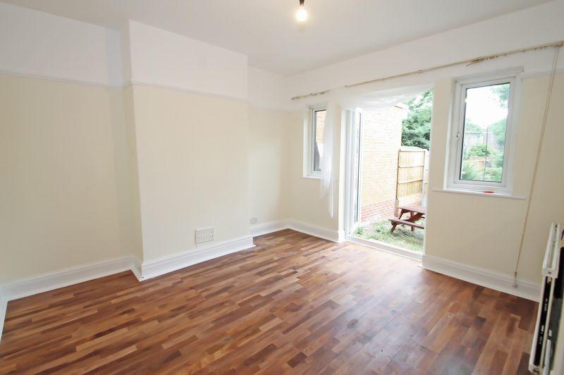1 bedroom flat for sale in Ribblesdale Avenue, Northolt, UB5
