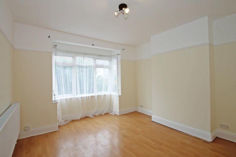 1 bedroom flat for sale in Ribblesdale Avenue, Northolt, UB5