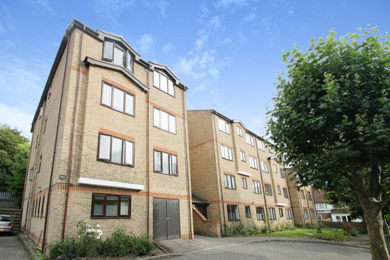 1 bedroom flat for sale in Hartington Close, Harrow, HA1